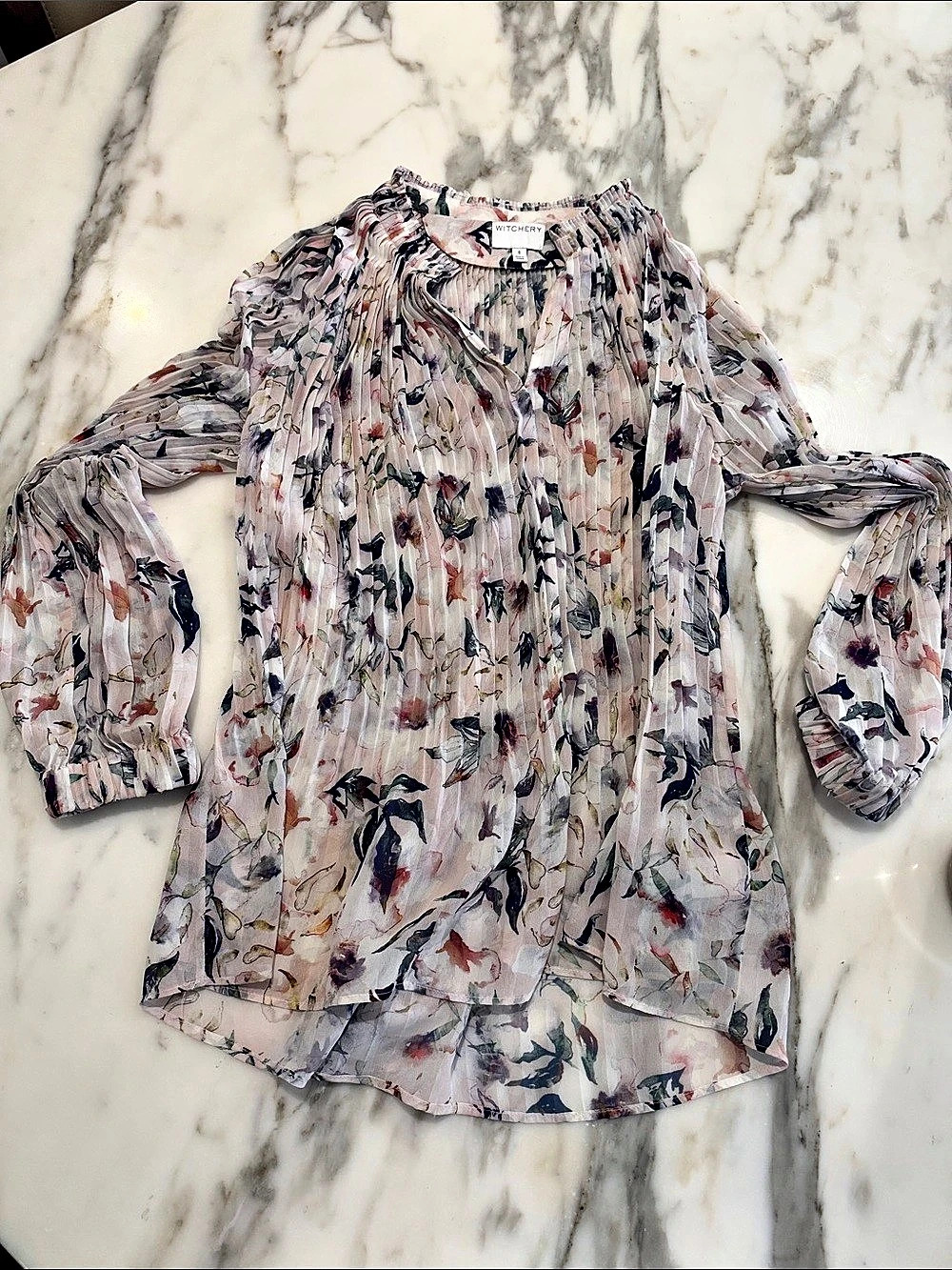 Witchery Floral Pleated Blouse in Pink & Purple Size 8 Like New